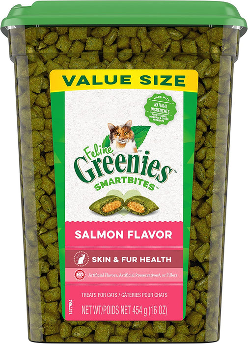 Greenies Feline SMARTBITES Skin & Fur Crunchy and Soft Textured Adult Natural Cat Treats, Chicken Flavor, 16 Oz. Tub